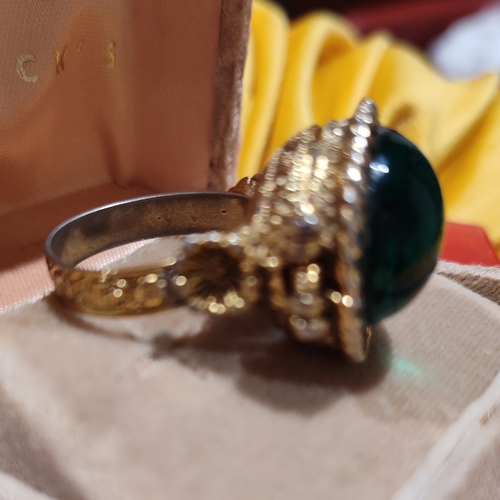 Vtg Parfum Mood Green Stone Ring